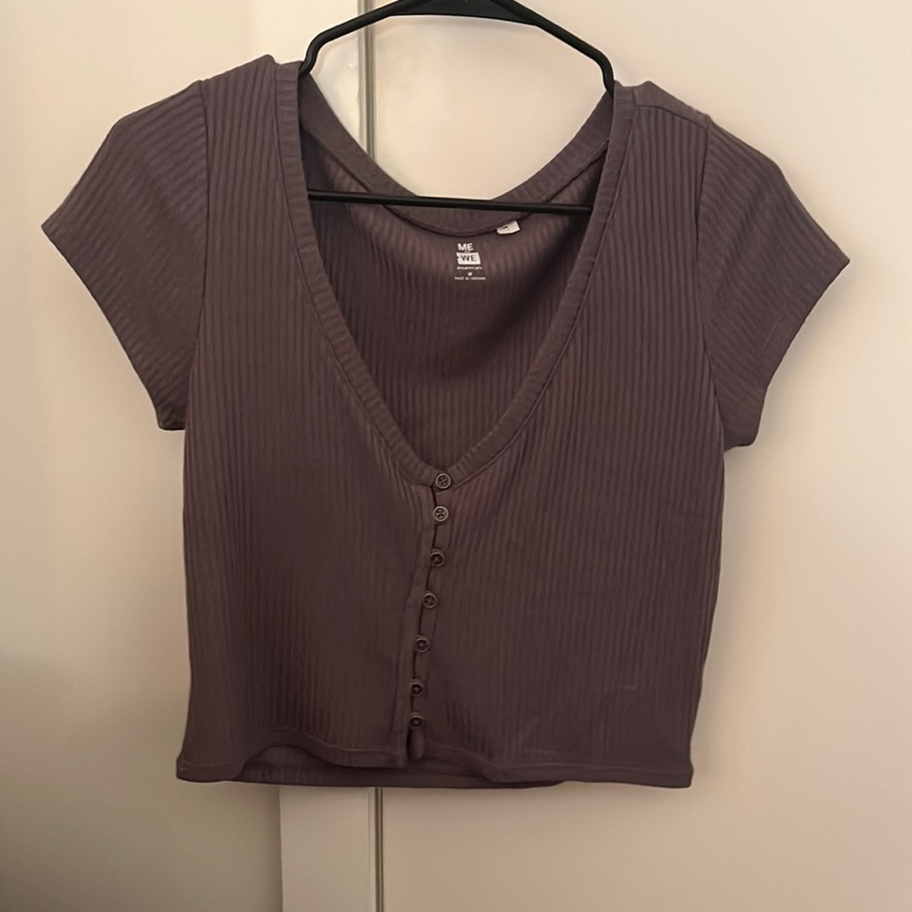 Dark gray cropped tee